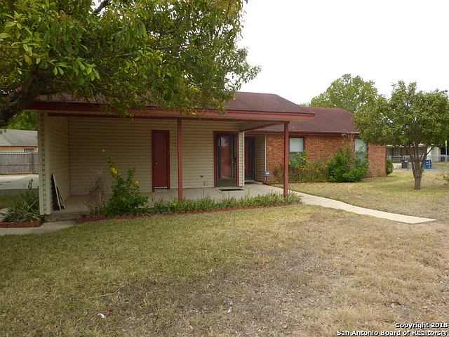 3 bed, 1.0 bath, 1220 sqft, $1,450 — Photo 2
