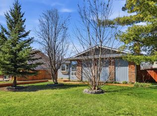431 E Queen Charlotte Dr SW, Calgary, AB T2J4H2