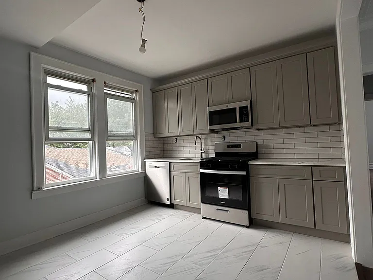 32 Greene Ter #2 — Photo 1
