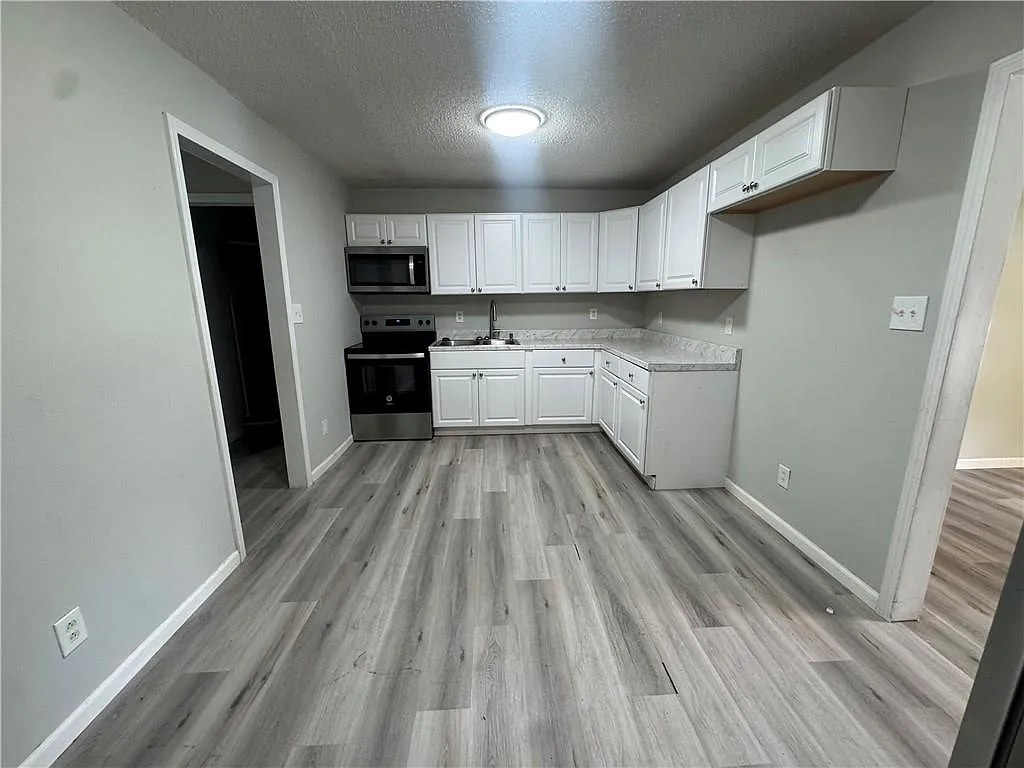3 bed, 1.0 bath, 864 sqft, $1,500 — Photo 2