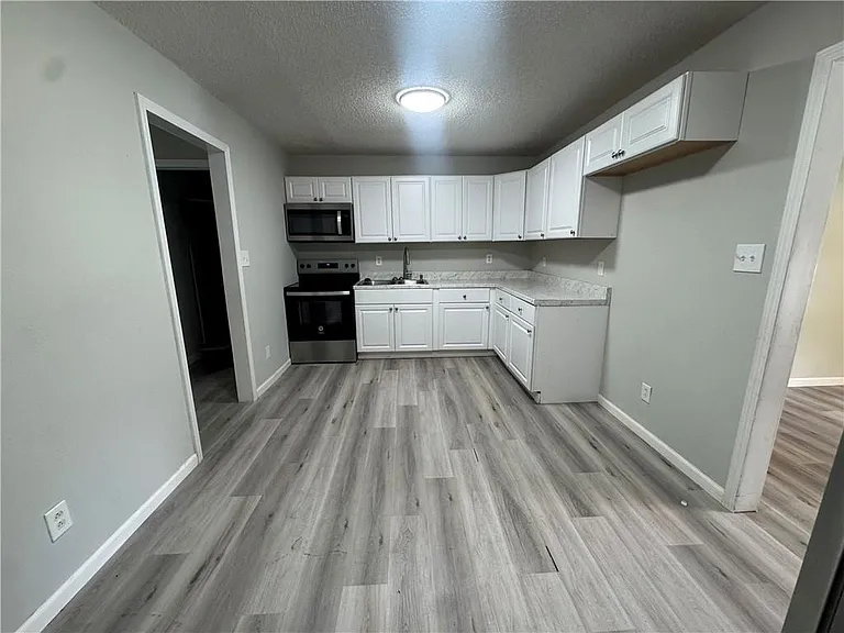6505 James St — Photo 2