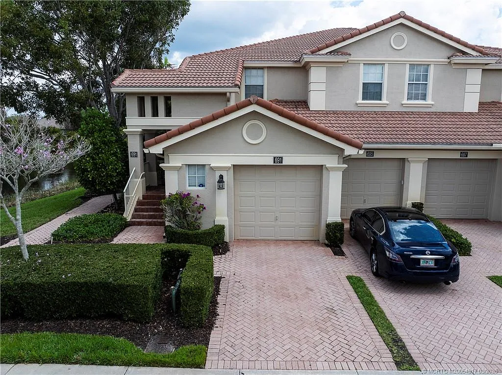 3 bed, 2.0 bath, 1704 sqft, $2,800 — Photo 3
