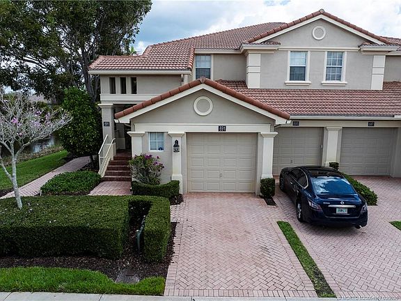 3rd image of 691 SW Glen Crest Way