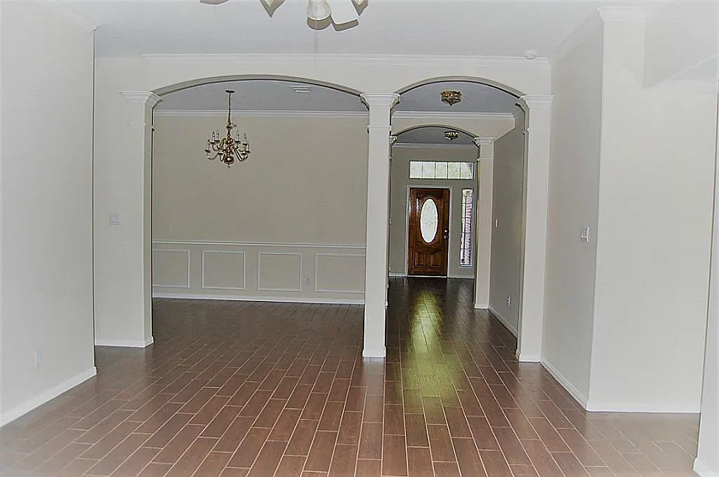 3 bed, 2.0 bath, 2047 sqft, $2,400 — Photo 4