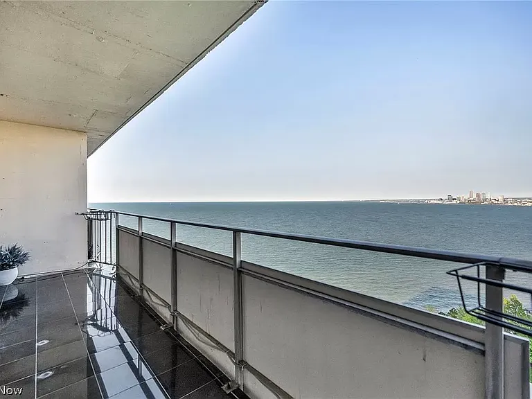 12900 Lake Ave — Photo 4