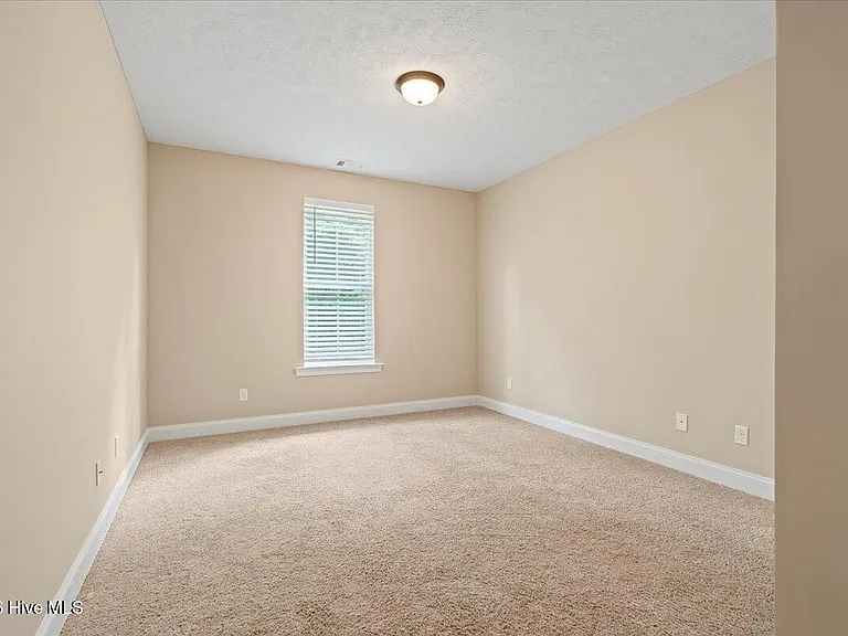 712 Coventry Ave — Photo 9