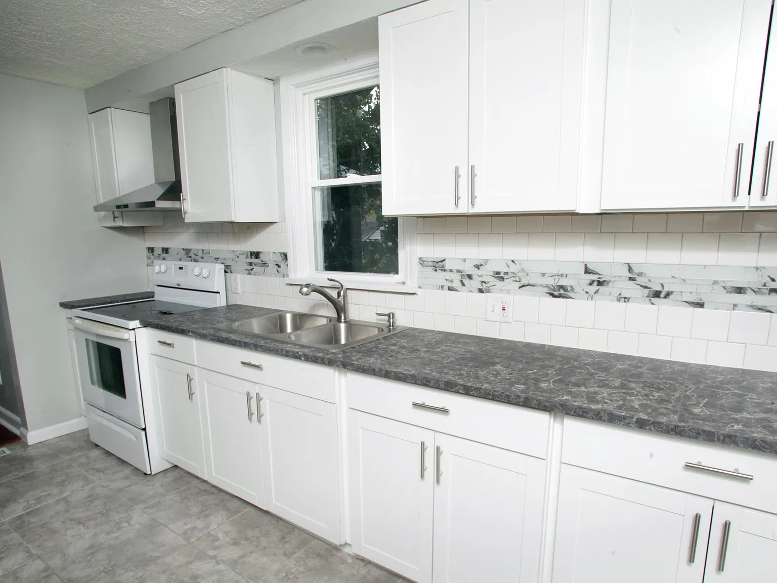 1330 24th St NE — Photo 2