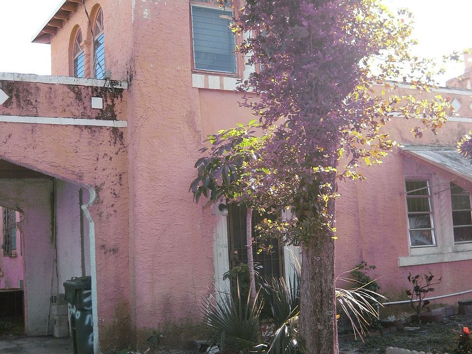 2nd image of 340 NW 59th St