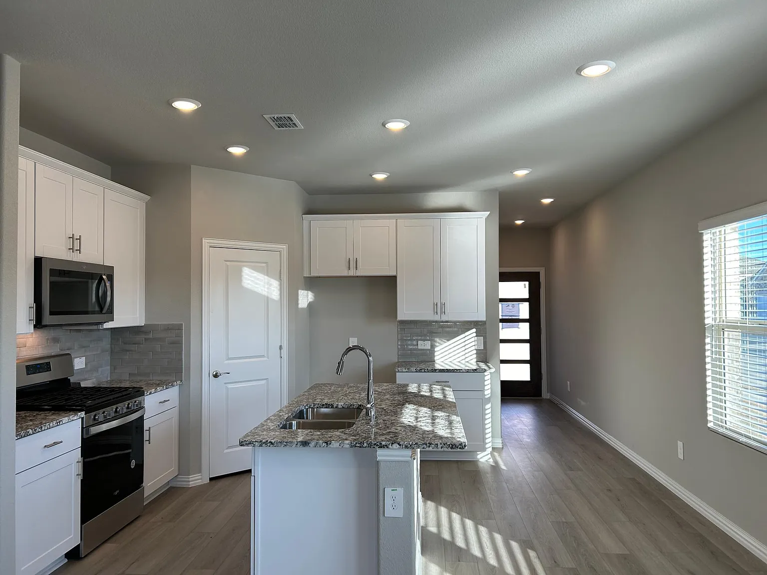 3 bed, 1533 sqft, $2,090 — Photo 3