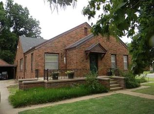 431 S 10th St, Clinton, OK 73601