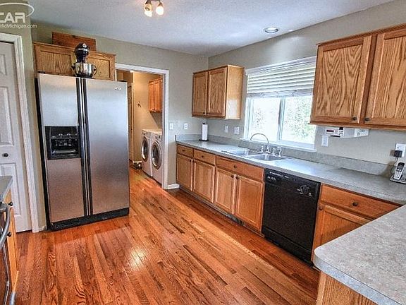 3rd image of 6061 Berrymoor Dr