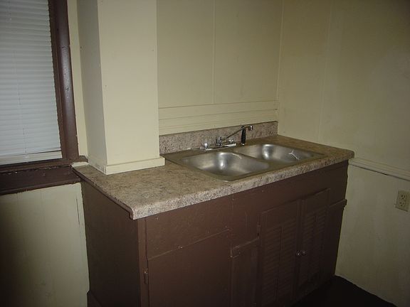 5th image of 1416 Fenton St