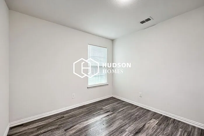 2722 William St — Photo 7