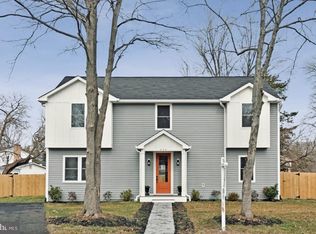 656 Stuart Ct, Herndon, VA 20170