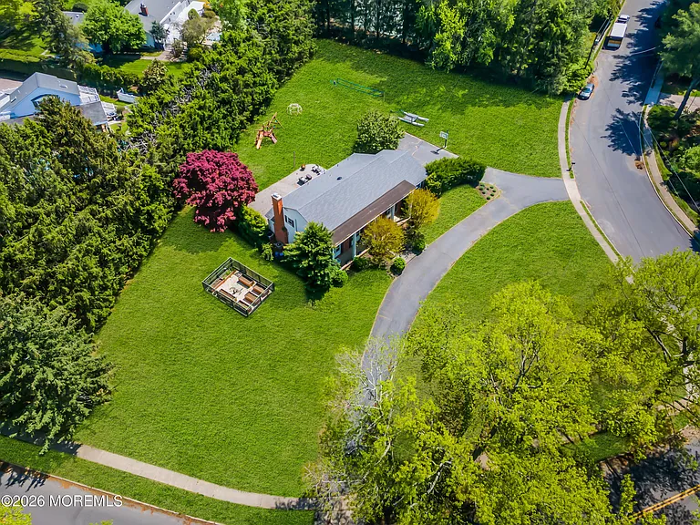 25 Surrey Ln — Photo 47