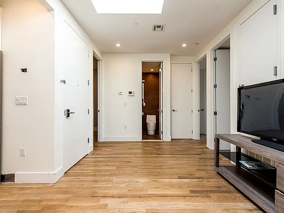 2nd image of 907 Broadway APT 3R