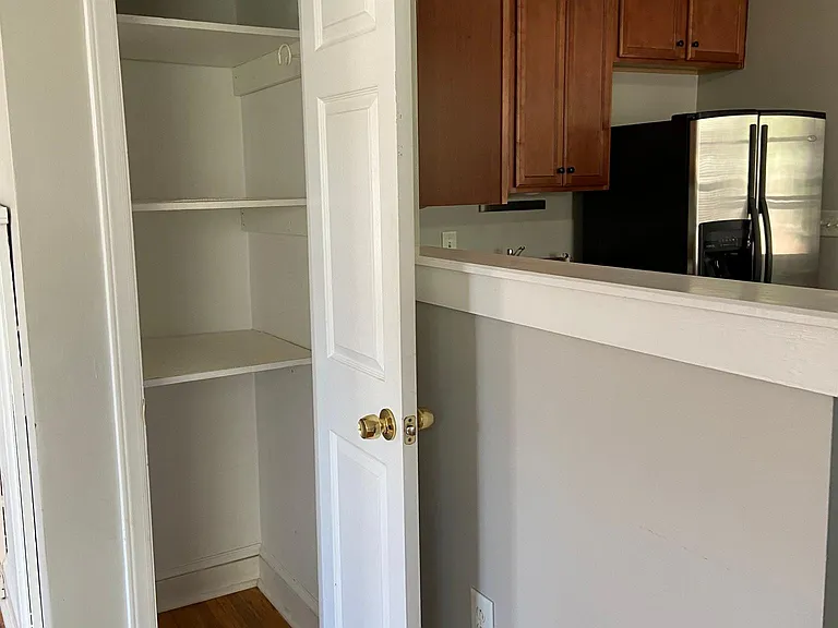 532 Iverson Way — Photo 5