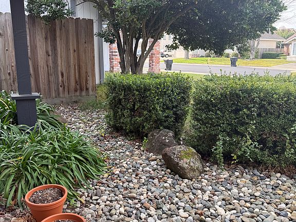 3rd image of 608 Cardigan Ct