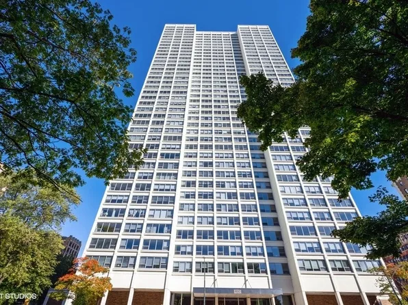 1700 E 56th St APT 3702, Chicago, IL 60637