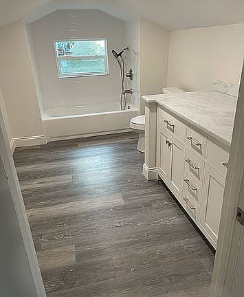 Upstairs large bathroom