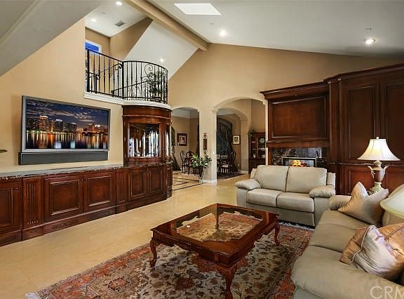 Open flowing floor plan with beuatiful built-ins