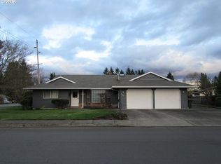 1698 NE Laurelwood Cir, Canby, OR 97013