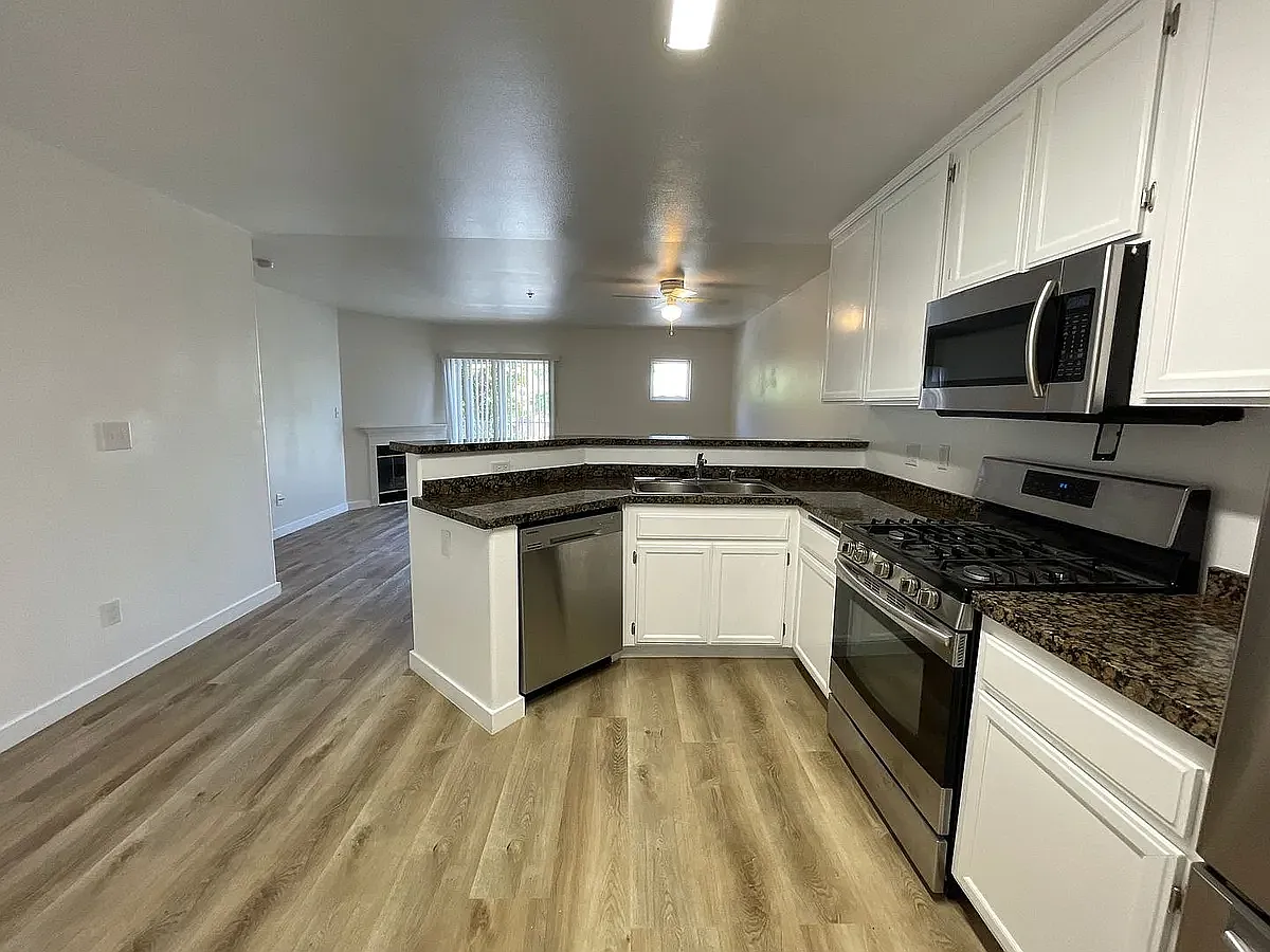 7323 WINNETKA — Photo 1