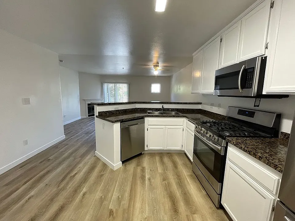 7323 WINNETKA
