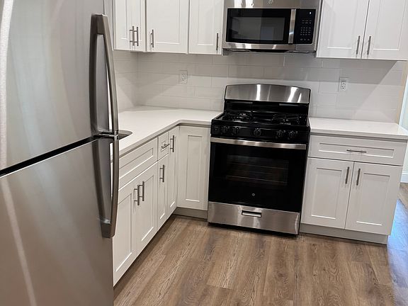 3rd image of 3512 Ditmars Blvd #2