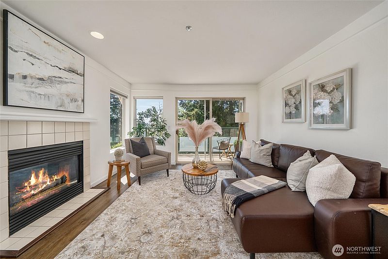 4th image of 15335 Sunwood Boulevard #C301