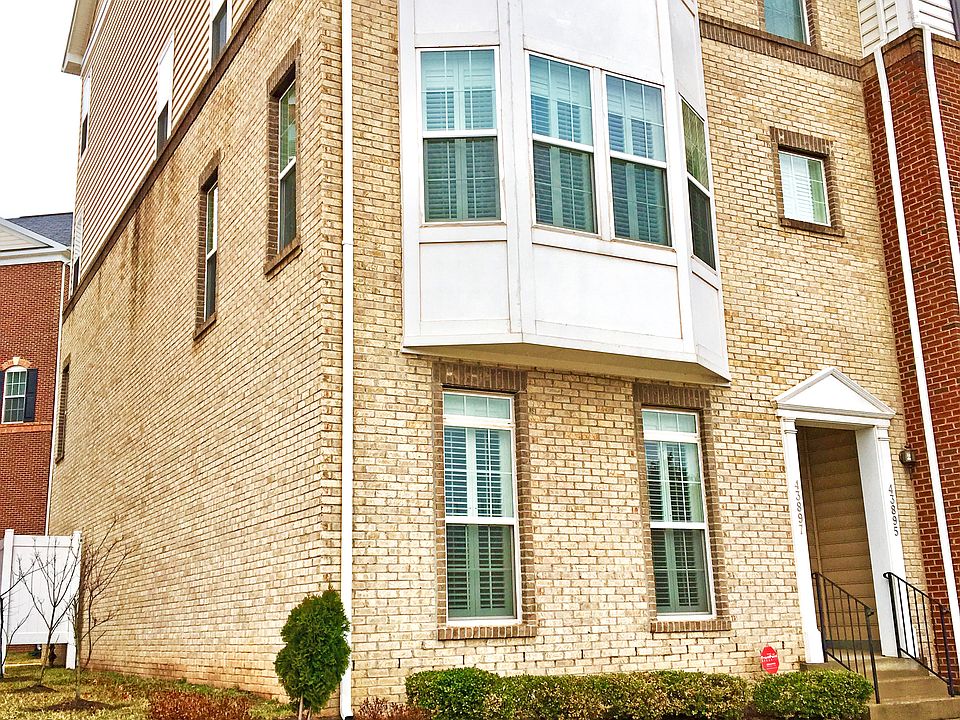 1st image of 43897 Centergate Dr