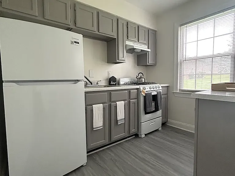 Westhills Square Apartments — Photo 5