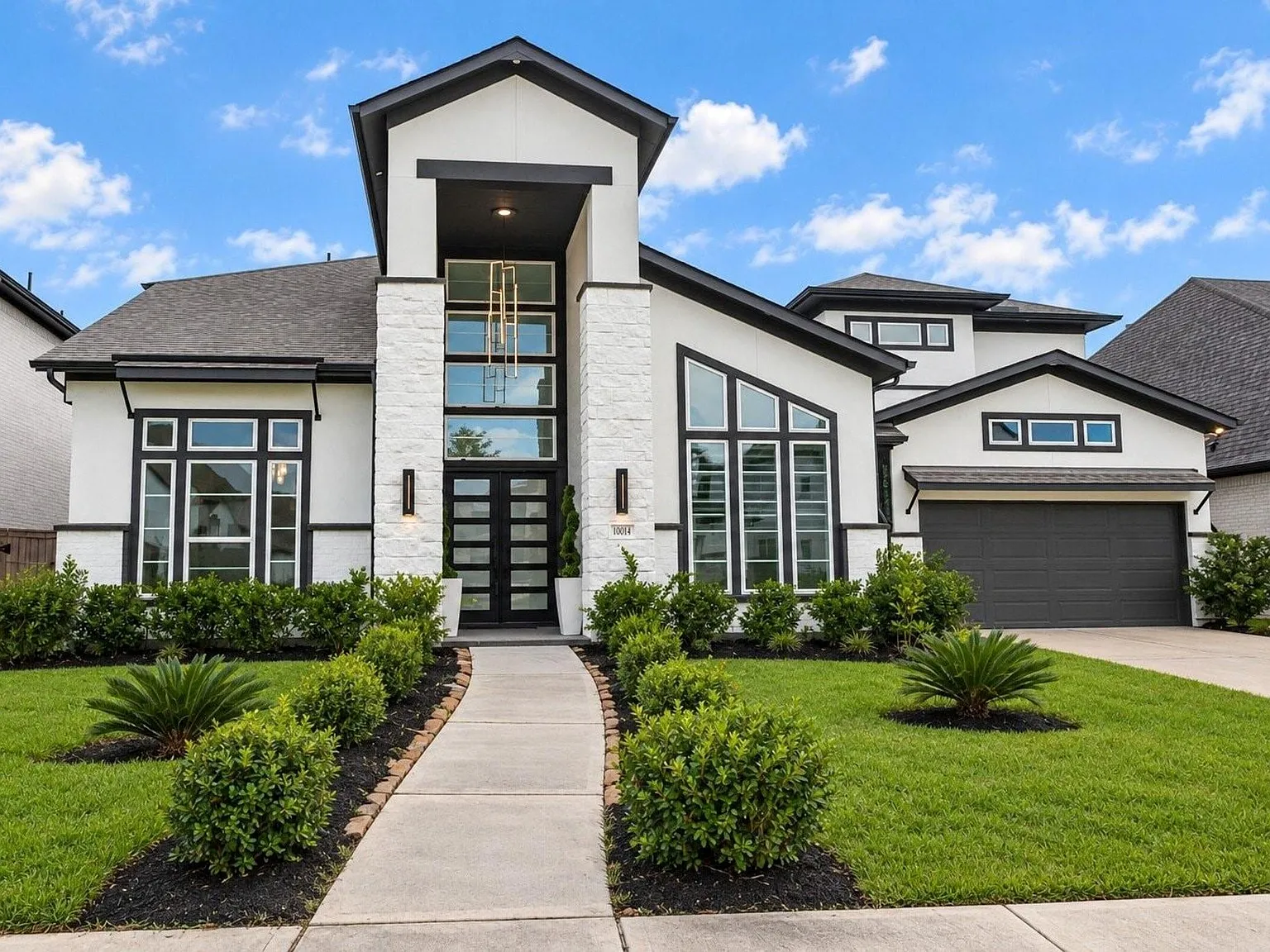 5 bed, 7.0 bath, 4326 sqft, $5,400 — Photo 1