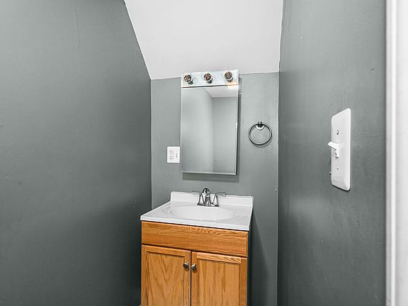 5th image of 621 E 10th St #2