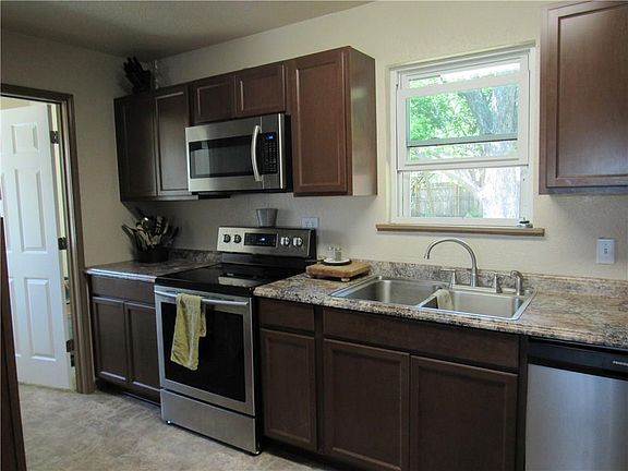2nd image of 512 Scenic Dr