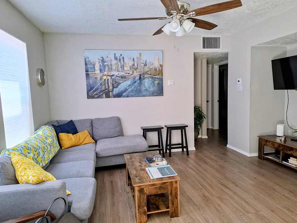 1406 Pennsylvania St NE #4