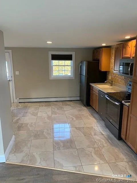 4 bed, 2.0 bath, 1512 sqft, $2,400 — Photo 3