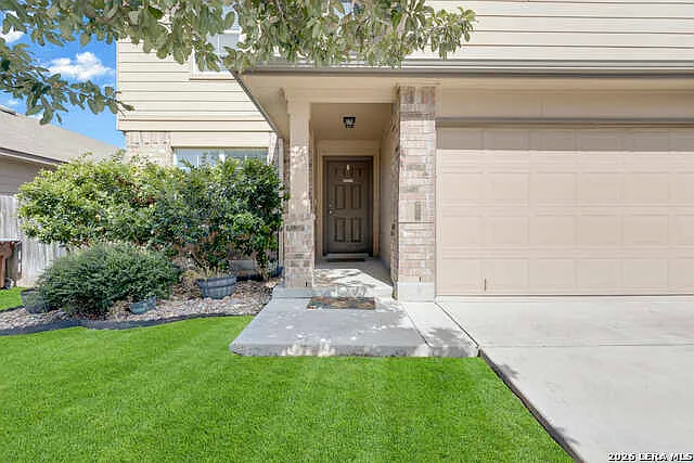 5 bed, 2.5 bath, 2544 sqft, $2,400 — Photo 4