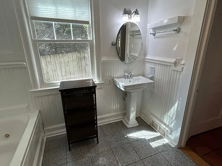 2461 Lyndhurst Ave — Photo 88