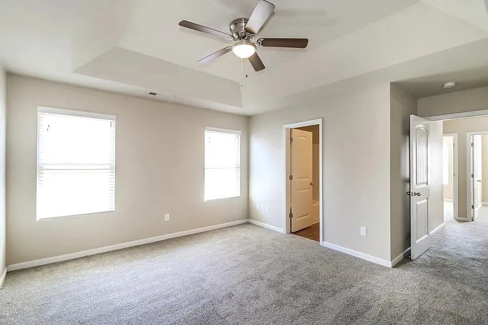 3 bed, 2.0 bath, 1660 sqft, $1,300 — Photo 3
