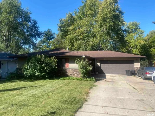 941 N 2nd St, Riverton, IL 62561