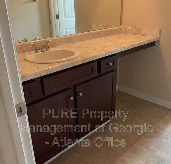 400 Brookwood Xing — Photo 10