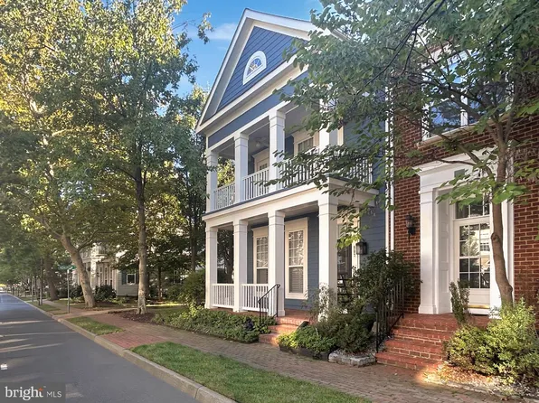 807 Monument Ave, Woodbridge, VA 22191