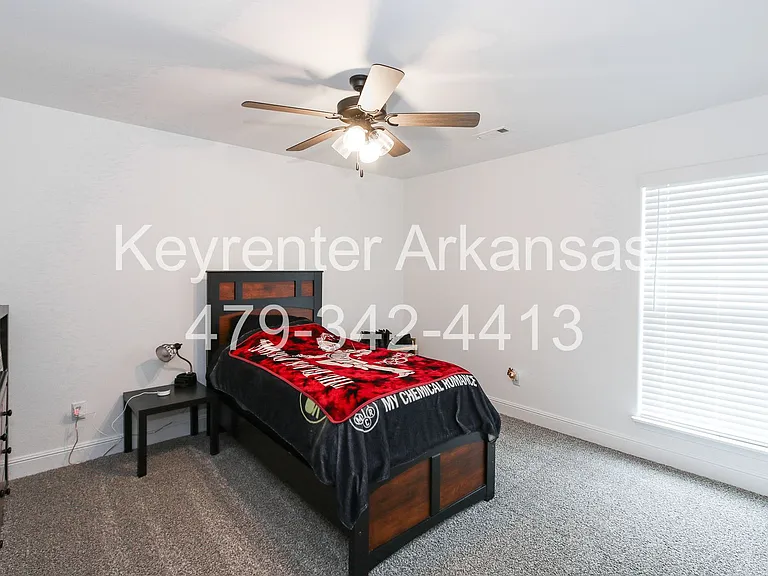 1605 Emma St — Photo 16