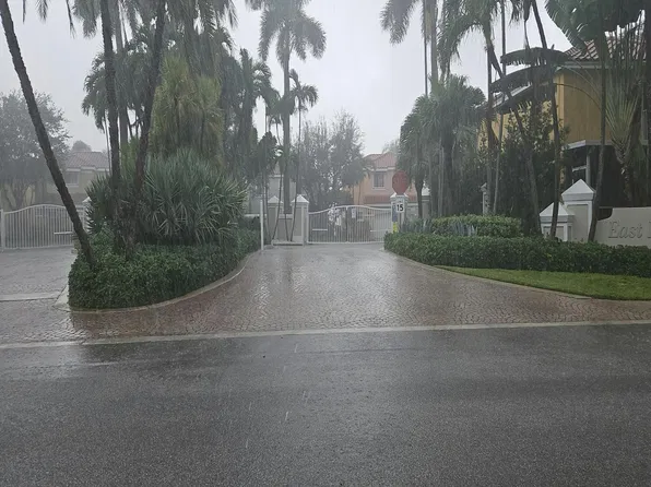 1752 E Trafalgar Cir, Hollywood, FL 33020