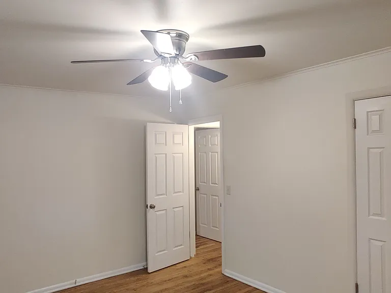 1350 N Kings Dr — Photo 15