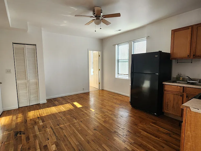 2525 W North Ave #2 — Photo 3