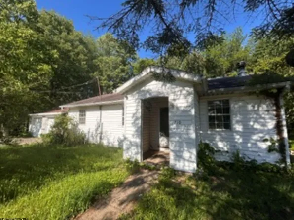210 Mockingbird Ln, Fairmont, WV 26554
