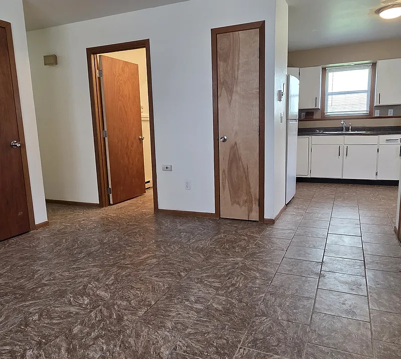 4 bed, 1.0 bath, $1,199 — Photo 4
