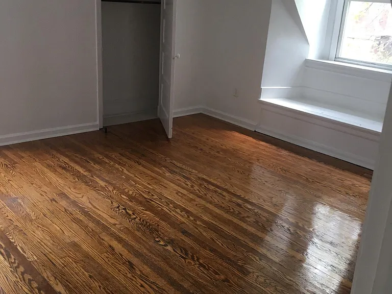 754 Broughton St #3 — Photo 4